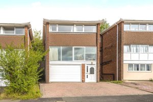 Photo Of Room in large detached house with three housemates. in Winchester